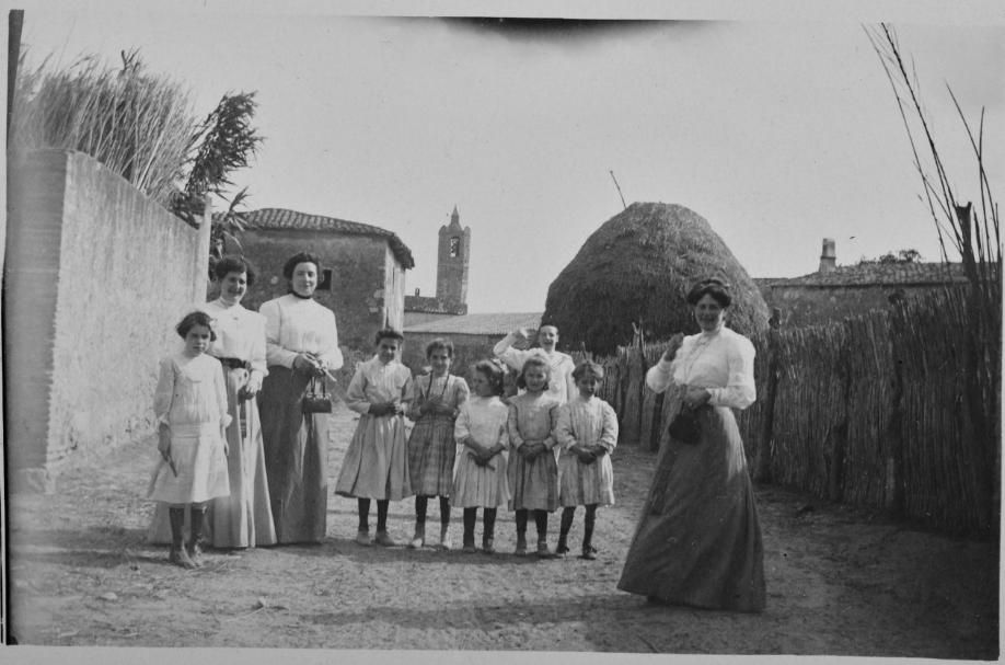 La família Negre Pastell a Vilanova de la Muga. Estiu 1910. AMCE
